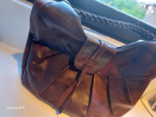 Bolso de piel marrón