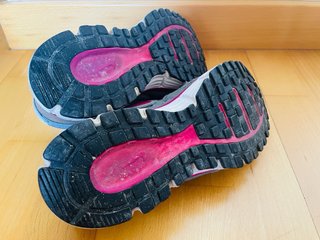 Zapatillas Nike grises y rosas