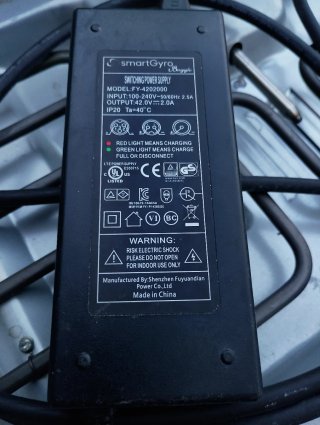 Cargador Patinete Eléctrico