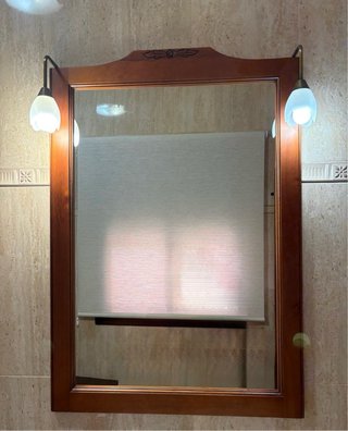 Specchio da bagno in legno e vetro