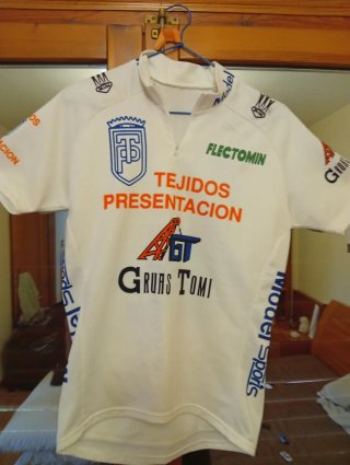 Conjunto Ciclismo Gres de Nules Keraben