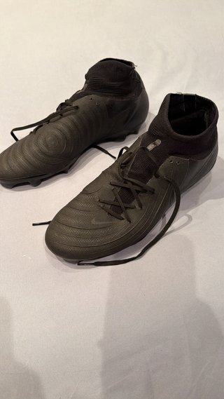 Botas de fútbol Nike negras