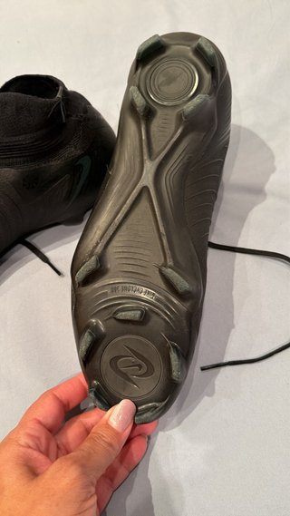 Botas de fútbol Nike negras
