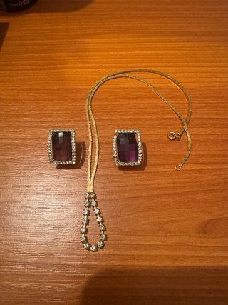 Conjunto de Joyas: Collar y Pendientes