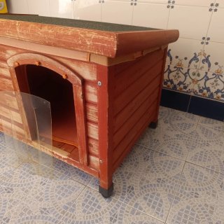 Caseta madera perro + comedero