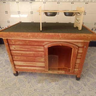Caseta madera perro + comedero