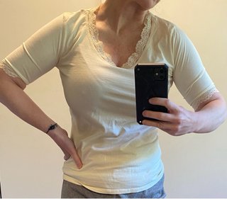 Camiseta mujer encaje amarillo