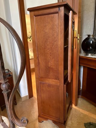 Mueble de baño de madera y cristal