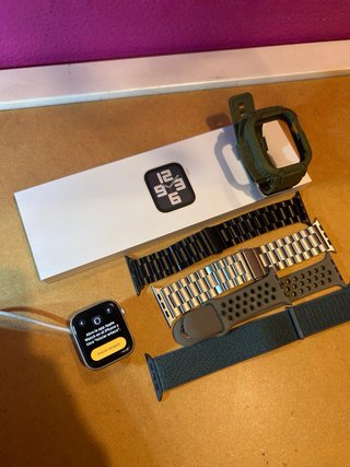 Apple Watch SE 44mm + 5 Correas