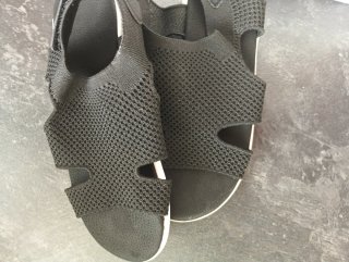 Sandalias de agua negras y blancas talla 43