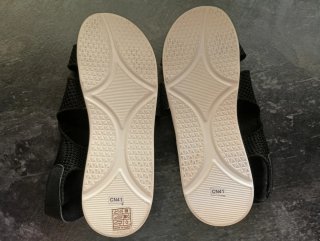 Sandalias de agua negras y blancas talla 43