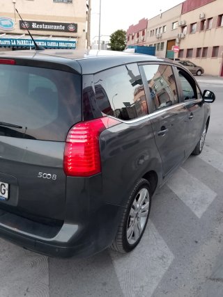 Peugeot 5008 2010