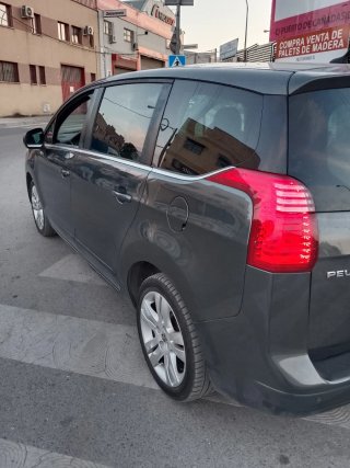 Peugeot 5008 2010