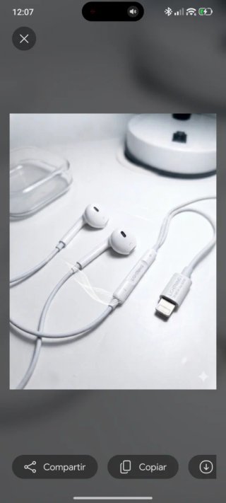 Auriculares blancos.