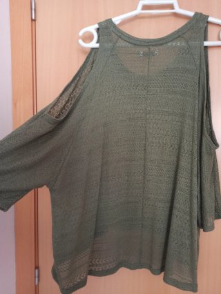 Camiseta Bershka verde fluida talla S
