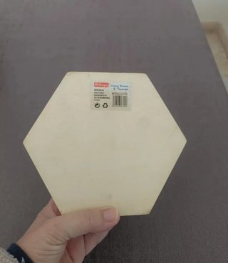 Caja de madera decorada con cierre