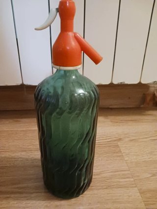 Sifón antiguo de cristal verde