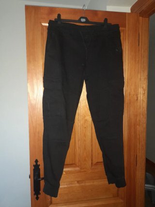 Pantalón cargo negro hombre