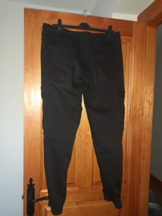 Pantalón cargo negro hombre