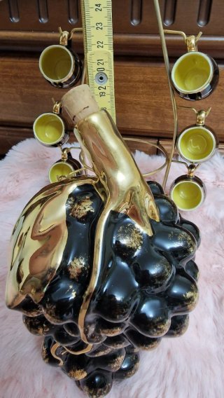 Bottiglia liquore vintage grappolo uva con 8 bicch