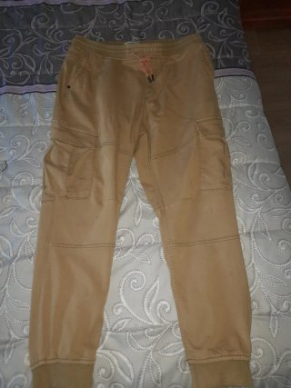 Pantalón cargo hombre beige