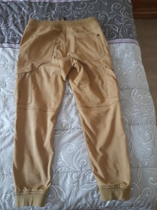 Pantalón cargo hombre beige