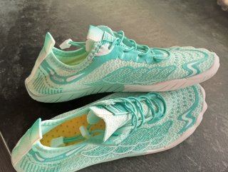 Zapatillas de agua/escarpines talla 27-28