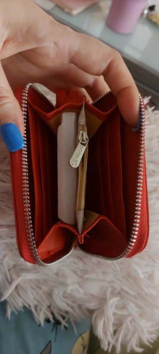 Cartera Roja Oso en relieve. Nueva con etiquetas .