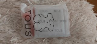 Cartera Roja Oso en relieve. Nueva con etiquetas .
