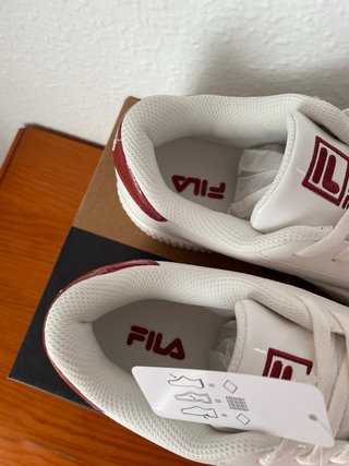 Zapatillas Fila blancas y granates T38