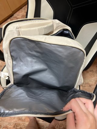 Mochila de viaje color beige claro