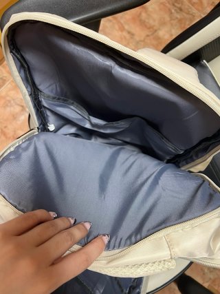 Mochila de viaje color beige claro