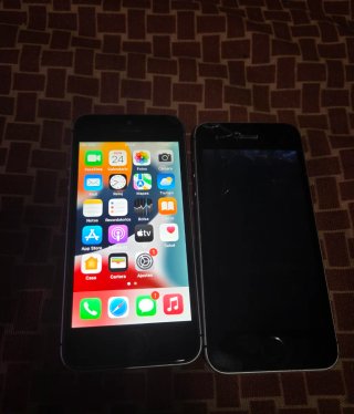 Lote 2 iPhones SE 16GB A1723