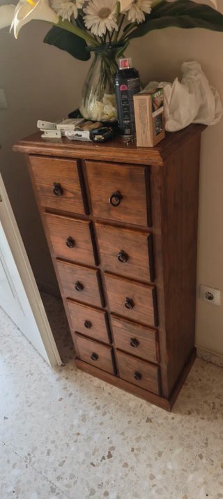 Cajonera de madera estilo rústico