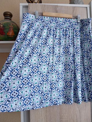 (M) Falda corta estampada con cintura elástica