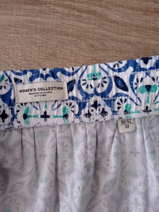 (M) Falda corta estampada con cintura elástica