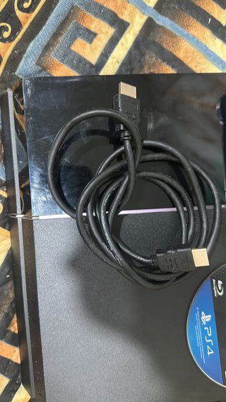 Consola Sony PS4 Negra + Mando y Juego