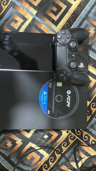 Consola Sony PS4 Negra + Mando y Juego
