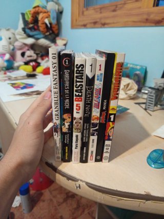 Tomos varios de manga.