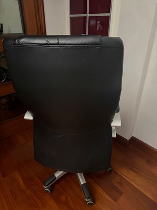 Silla de oficina piel negra y metal