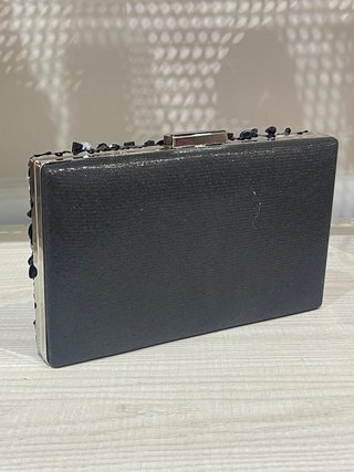 ¡Espectacular bolso de mano tipo clutch!