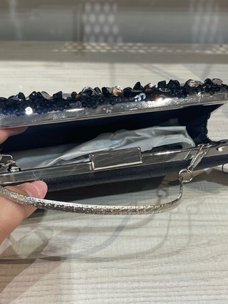 ¡Espectacular bolso de mano tipo clutch!