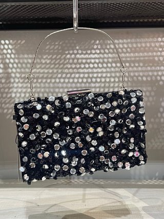 ¡Espectacular bolso de mano tipo clutch!