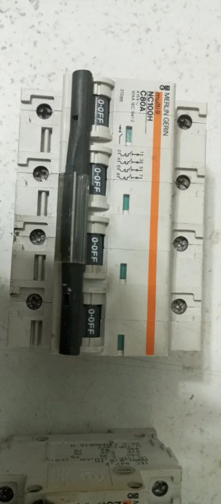 Interruttori magnetotermici Merlin Gerin NC100H C4
