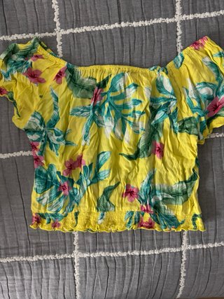 Blusa Hollister Amarilla Flores