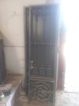 Puerta de hierro forjado de  entrada
