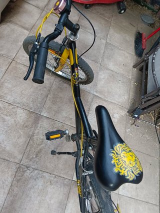 Bicicleta BTWIN Negra y Amarilla
