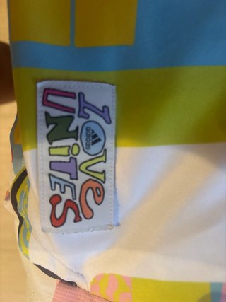 Camiseta Adidas Edición Limitada Love Unites