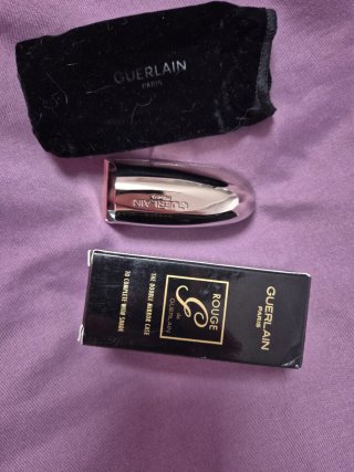 Guerlain tapón pintalabios negro y dorado