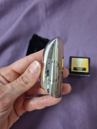 Guerlain tapón pintalabios negro y dorado